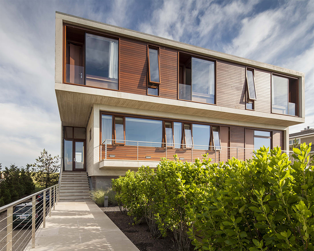 The facade of the Hamptons Beach House Project by Aamodt / Plumb